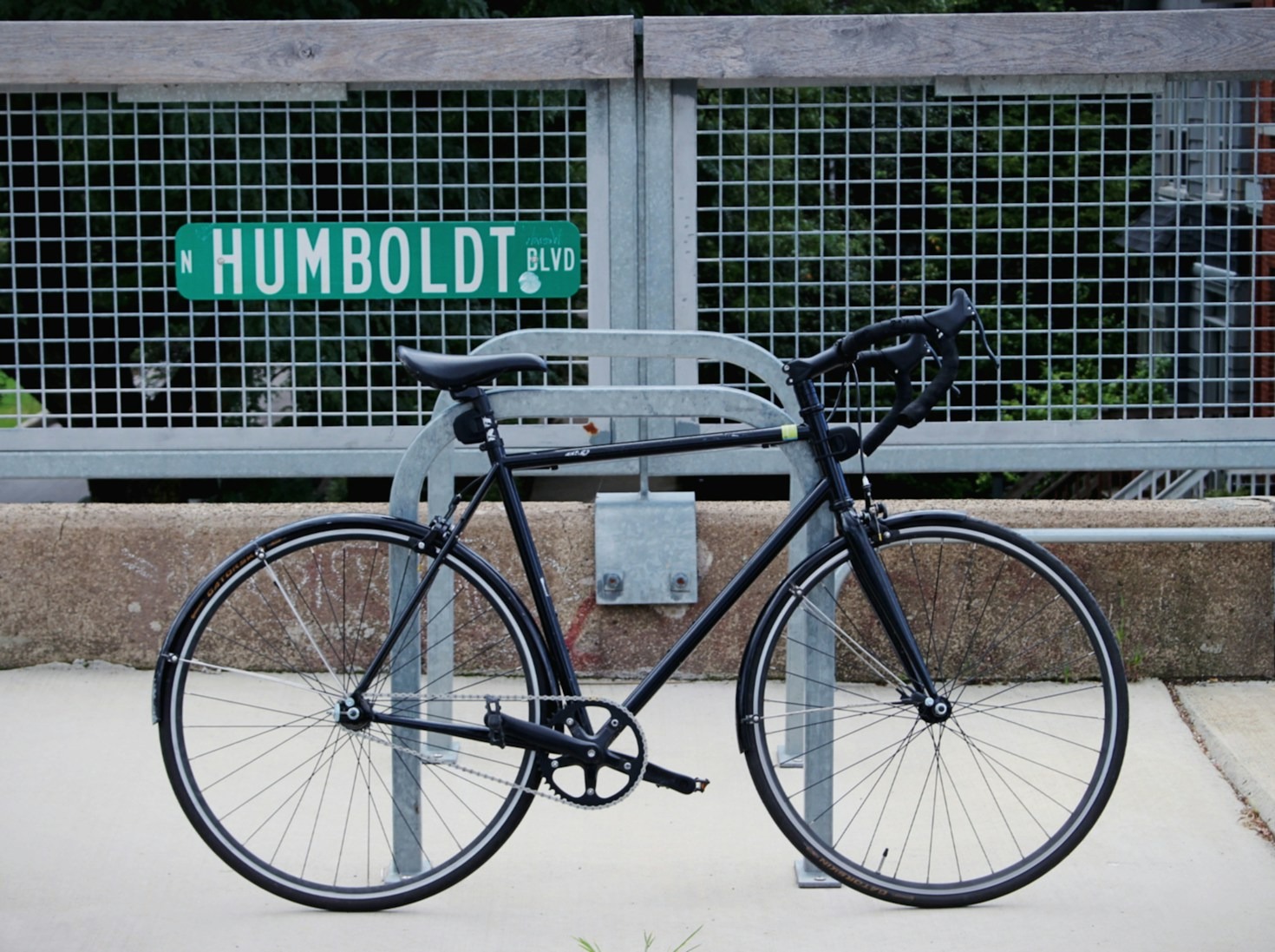 How to Choose Between Road and Hybrid Bikes